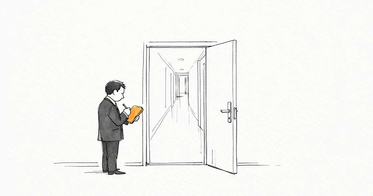 Huissier de justice réalisant un état des lieux dans un appartement