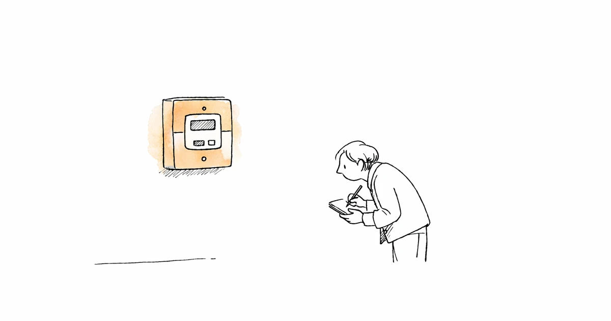 Bailleur et locataire effectuant la visite de pré-état des lieux d'un appartement